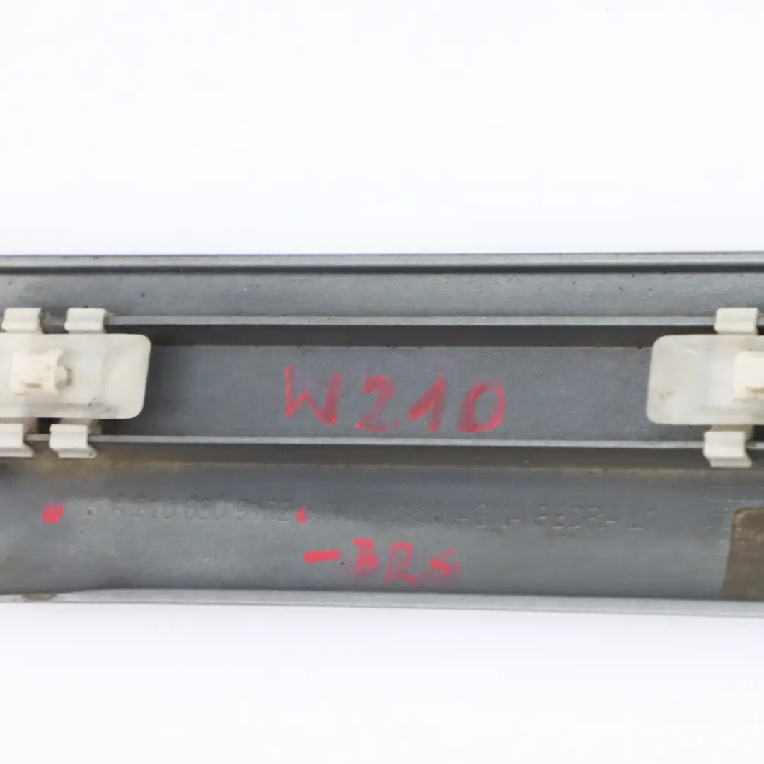 Mercedes W210 Moldura listón puerta trasera izquierda Brillantsilber Silver 744 - SKU A2106909162-BRS - Número de pieza A2106909162