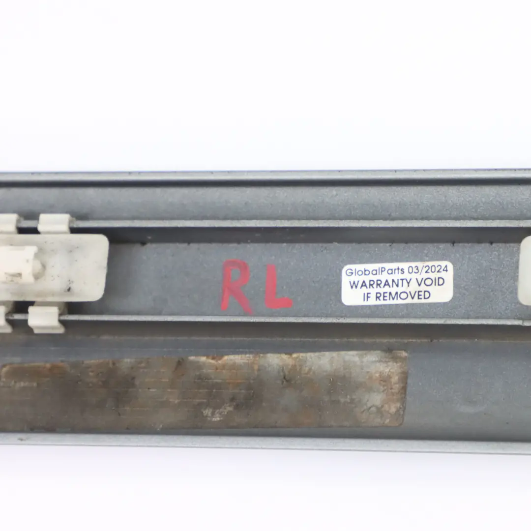 Seuil Moulure arriere Gauche Argent Brillant Metallique - 744 pour Mercedes W210 à propos du numéro de pièce A2106909162 Mercedes W210 Seuil Moulure arriere Gauche Argent Brillant Metallique - 744 - SKU A2106909162-BRS - Numéro de pièce A2106909162