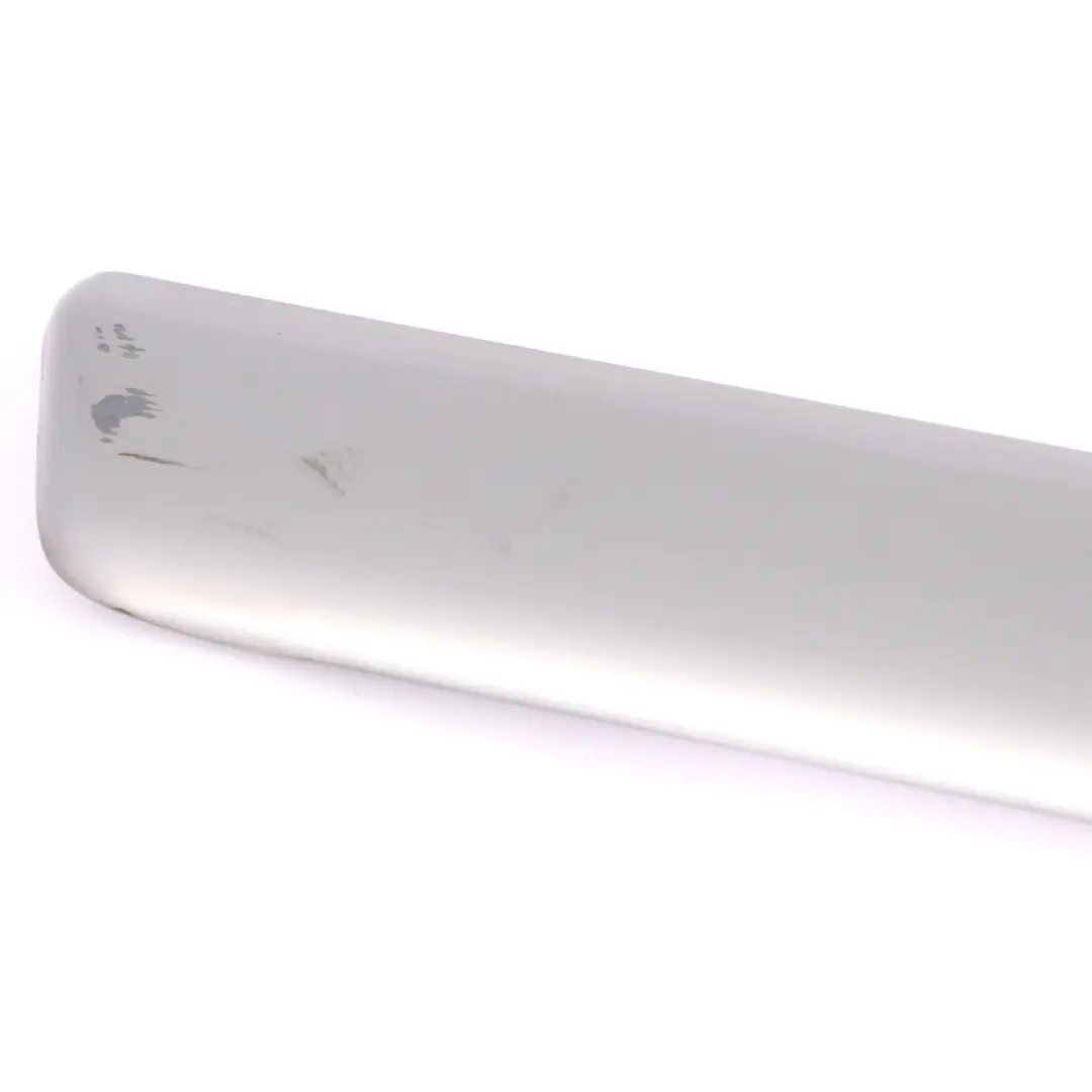 Bande de Porte Arrière Droite Moulure Argent Brillant pour Mercedes W210 à propos du numéro de pièce A2106909262 Mercedes W210 Bande de Porte Arrière Droite Moulure Argent Brillant - SKU A2106909262-BRS - Numéro de pièce A2106909262