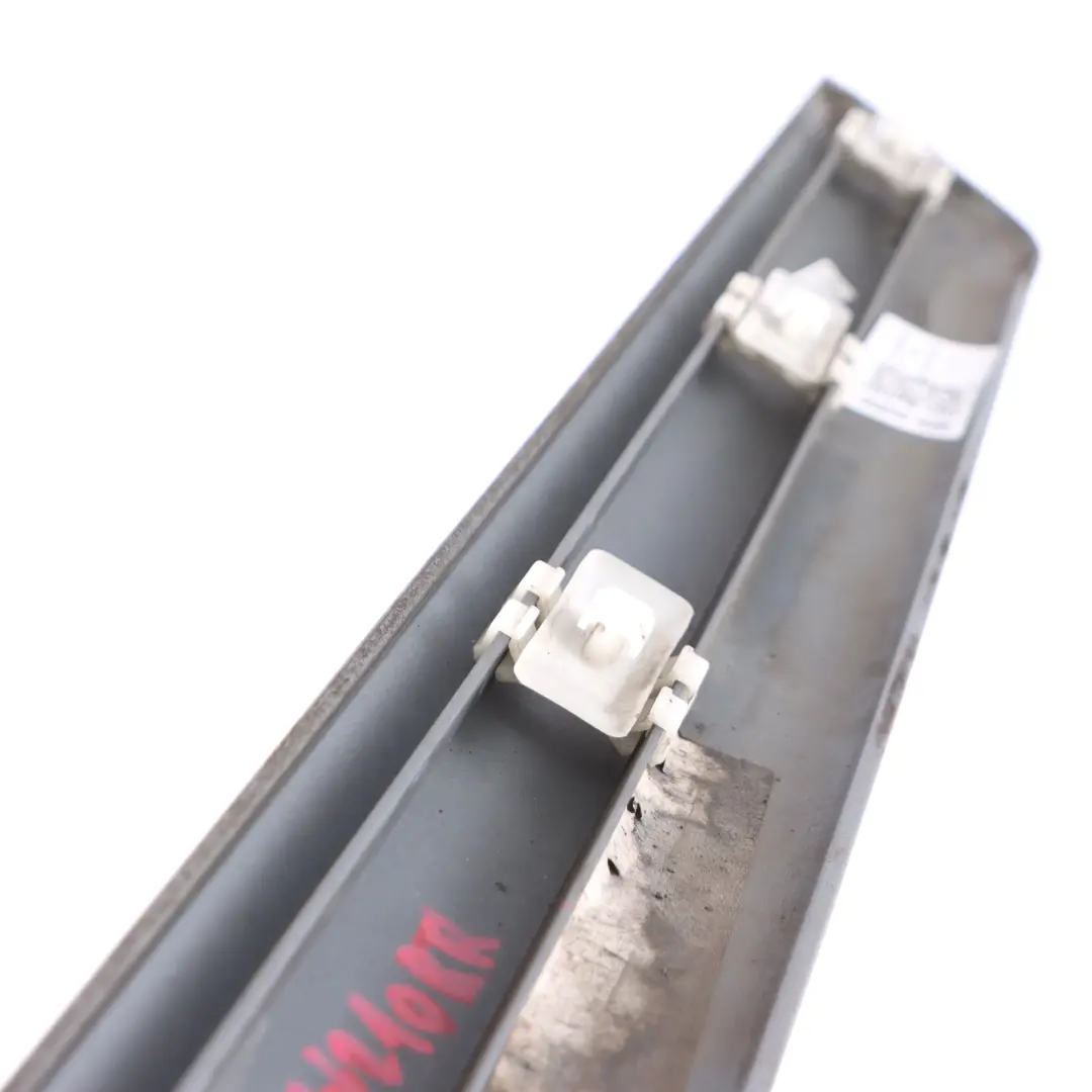 Mercedes W210 Striscia posterior destra Modanatura argento brillante - SKU A2106909262-BRS - Numero di parte A2106909262