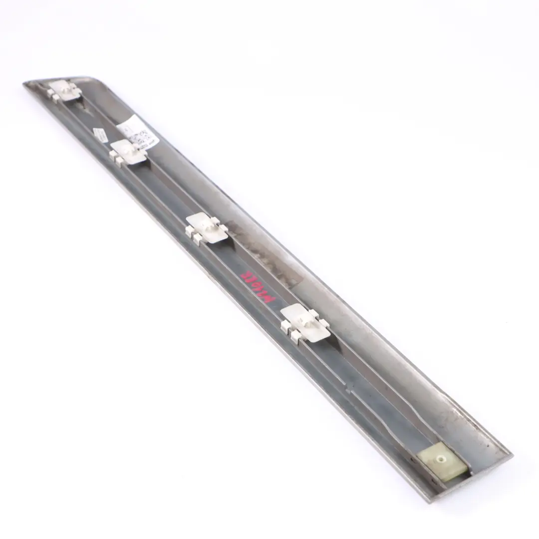 Mercedes W210 Striscia posterior destra Modanatura argento brillante - SKU A2106909262-BRS - Numero di parte A2106909262
