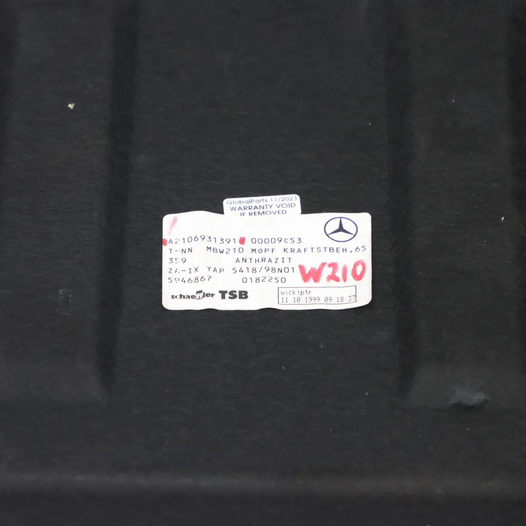 Mercedes W210 Osłona Panel Wewnętrzny Wykończenie Bagażnika - SKU A2106931391 - Numer Części A2106931391