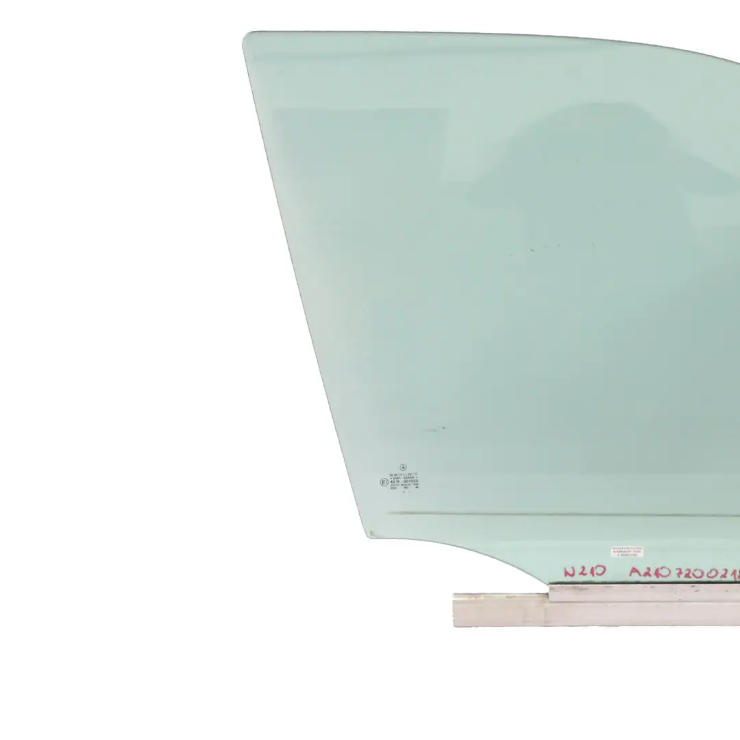 Glace de Porte Avant Droite Verte pour Mercedes W210 à propos du numéro de pièce A2107200218 Mercedes W210 Glace de Porte Avant Droite Verte - SKU A2107200218 - Numéro de pièce A2107200218