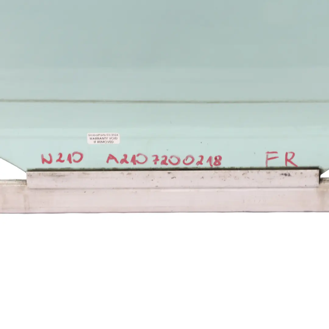 Vetro finestrino della porta anteriore destro Verde per Mercedes W210 con numero di parte A2107200218 Mercedes W210 Vetro finestrino della porta anteriore destro Verde - SKU A2107200218 - Numero di parte A2107200218