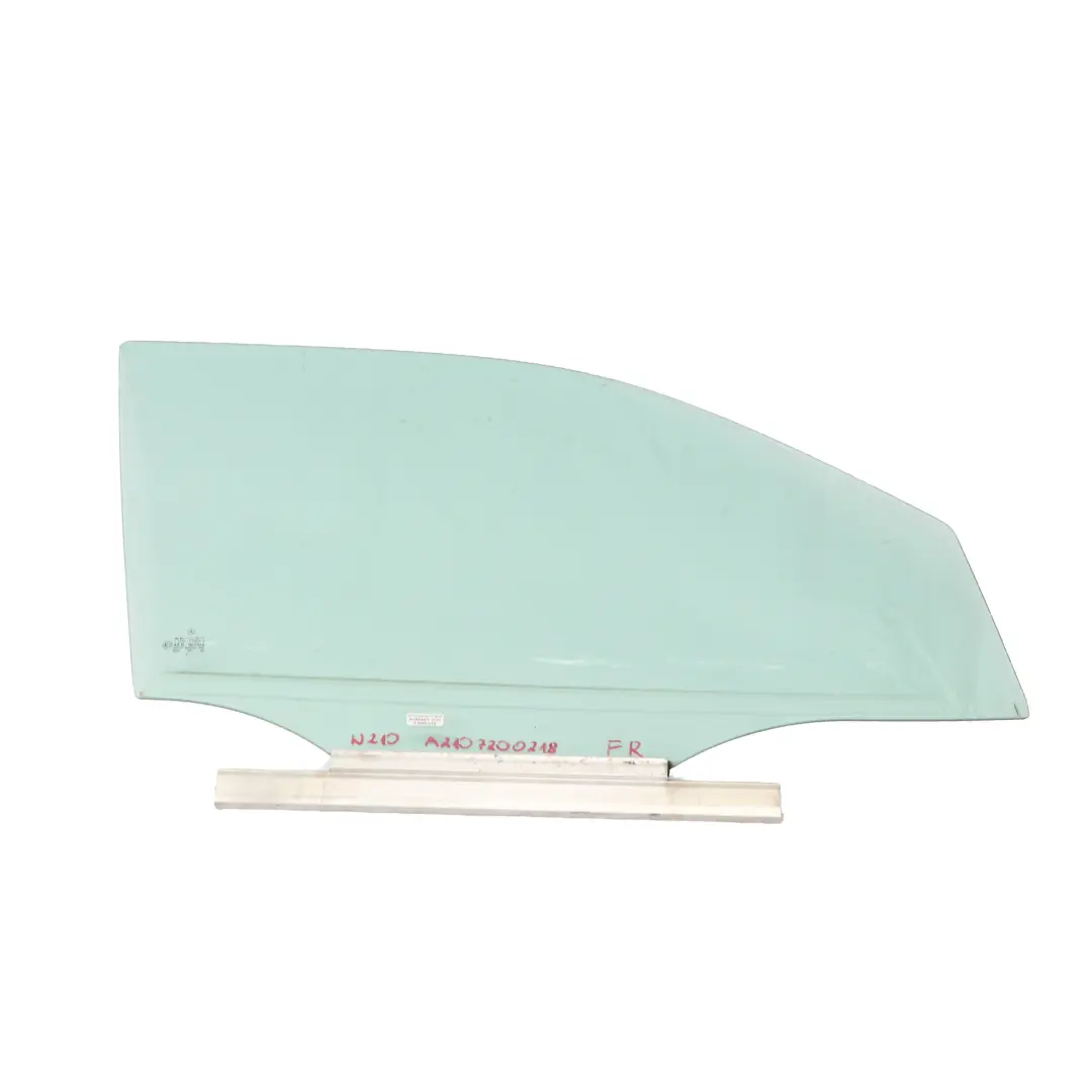 Vetro finestrino della porta anteriore destro Verde per Mercedes W210 con numero di parte A2107200218 Mercedes W210 Vetro finestrino della porta anteriore destro Verde - SKU A2107200218 - Numero di parte A2107200218