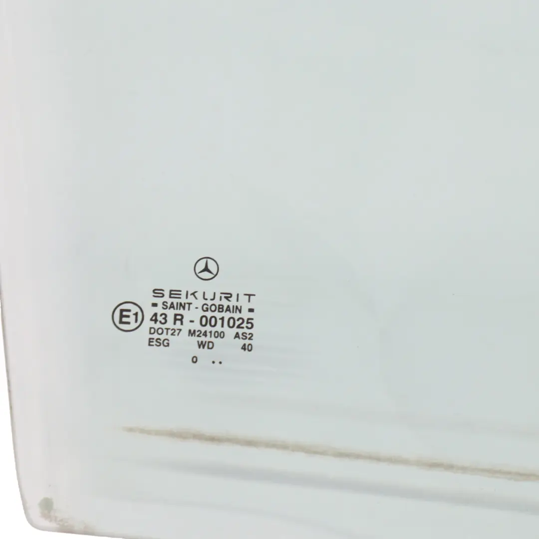 Mercedes W210 Szyba Drzwi Prawy Przód Zielona - SKU A2107200218 - Numer Części A2107200218