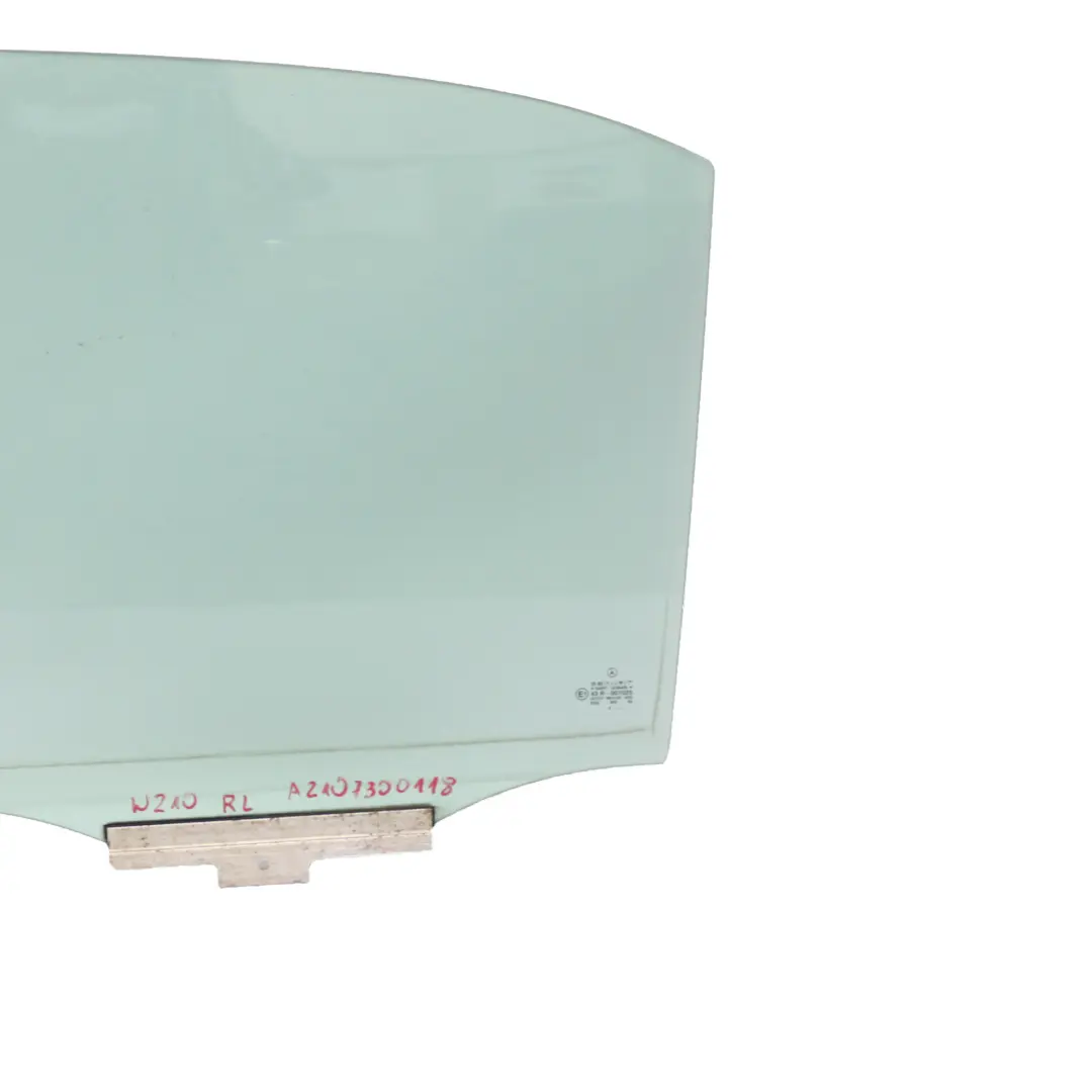 Vitre de porte arrière gauche pour Mercedes W210 à propos du numéro de pièce A2107300118 Mercedes W210 Vitre de porte arrière gauche - SKU A2107300118 - Numéro de pièce A2107300118