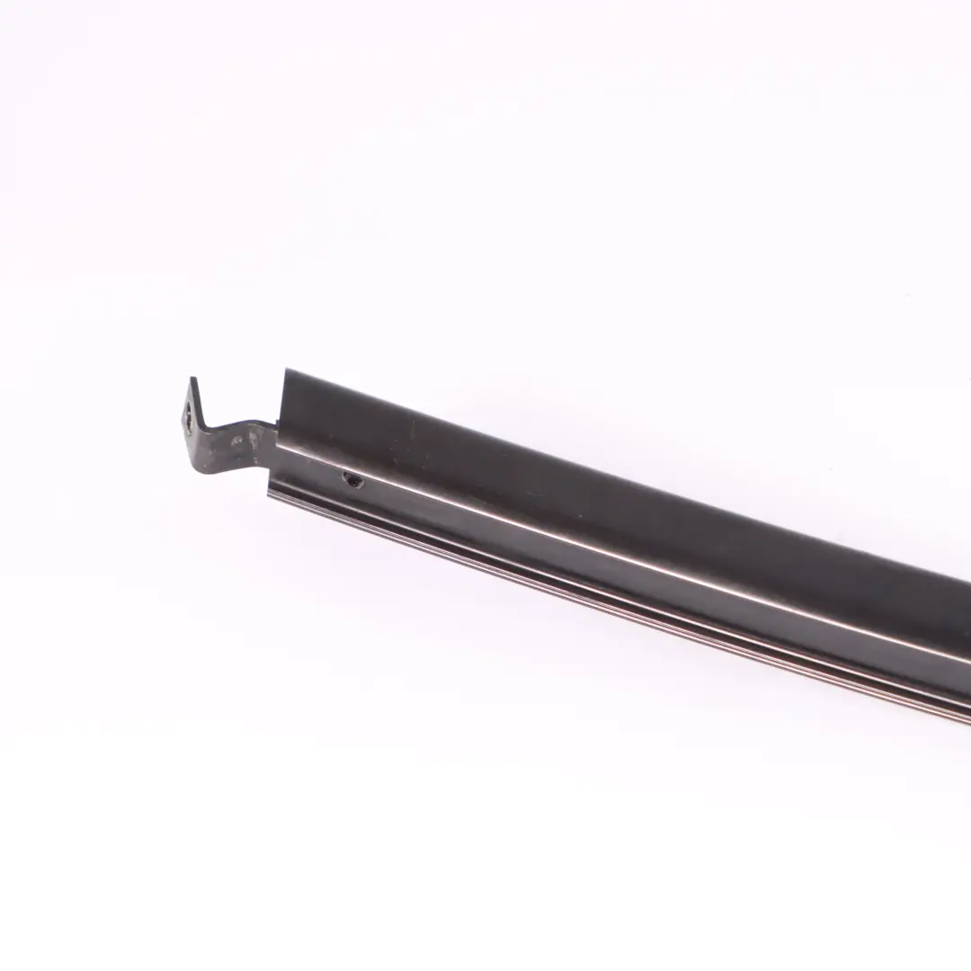 Fensterführung Rahmenschiene hinten links für Mercedes W210 mit Teilenummer A2107300119 Mercedes W210 Fensterführung Rahmenschiene hinten links - SKU A2107300119 - Teilenummer A2107300119