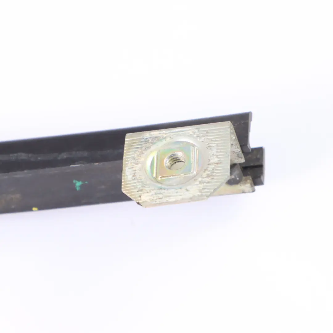 Fensterführung Rahmenschiene hinten links für Mercedes W210 mit Teilenummer A2107300119 Mercedes W210 Fensterführung Rahmenschiene hinten links - SKU A2107300119 - Teilenummer A2107300119