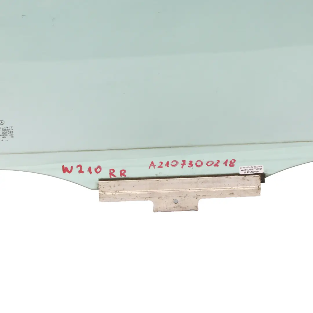 Vitre de Porte Arrière Droite Verte pour Mercedes W210 à propos du numéro de pièce A2107300218 Mercedes W210 Vitre de Porte Arrière Droite Verte - SKU A2107300218 - Numéro de pièce A2107300218