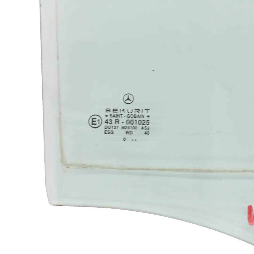 Vitre de Porte Arrière Droite Verte pour Mercedes W210 à propos du numéro de pièce A2107300218 Mercedes W210 Vitre de Porte Arrière Droite Verte - SKU A2107300218 - Numéro de pièce A2107300218