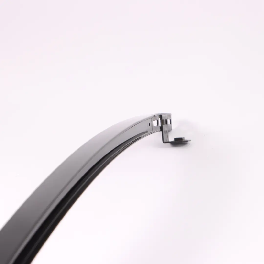 Barre de guidage de fenêtre arrière droite pour Mercedes W210 à propos du numéro de pièce A2107300219 Mercedes W210 Barre de guidage de fenêtre arrière droite - SKU A2107300219 - Numéro de pièce A2107300219