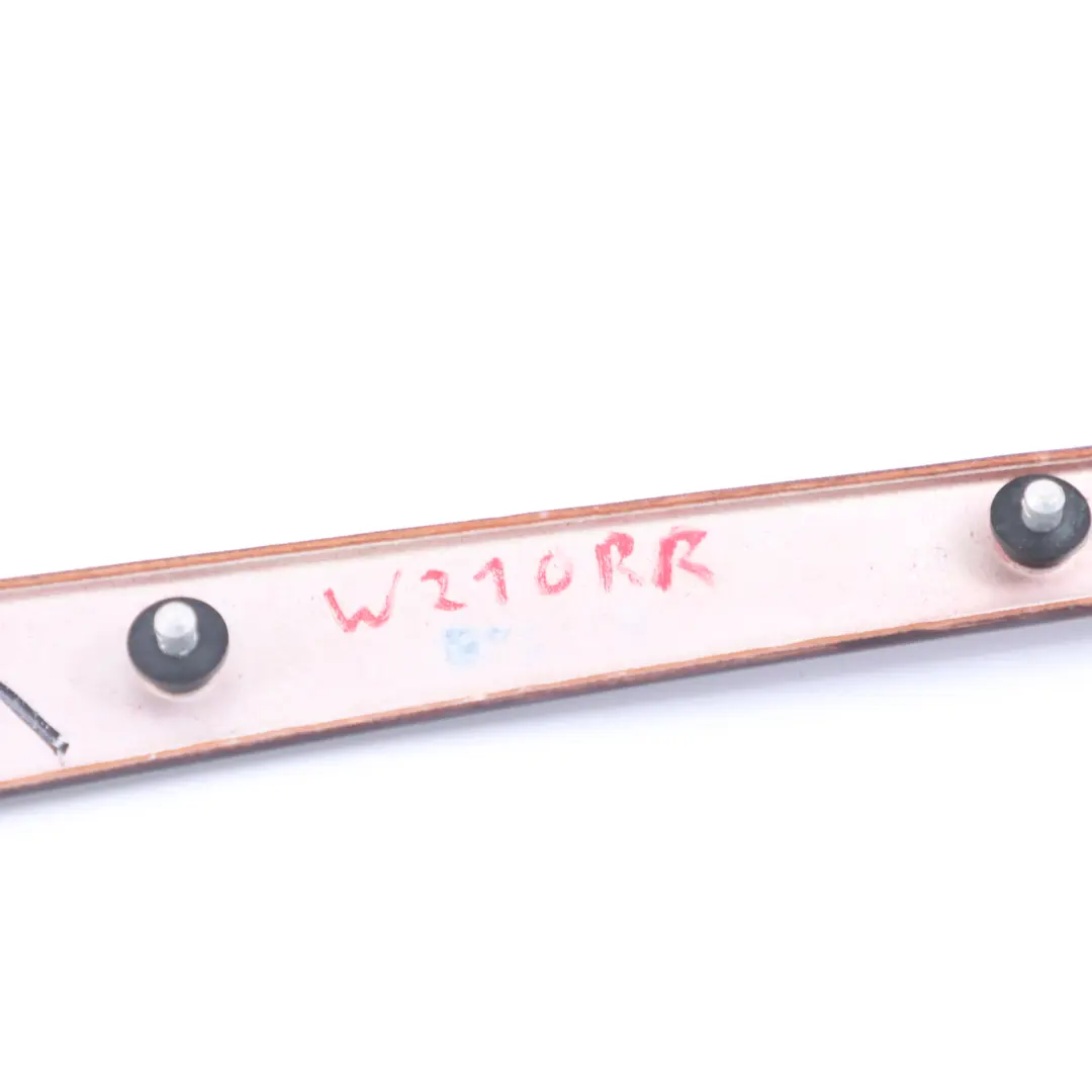 Listwa Drzwi Tylna Lewa Drewno Alameda Classic do Mercedes W210 o numerze A2107300922 Mercedes W210 Listwa Drzwi Tylna Lewa Drewno Alameda Classic - SKU A2107300922 - Numer Części A2107300922