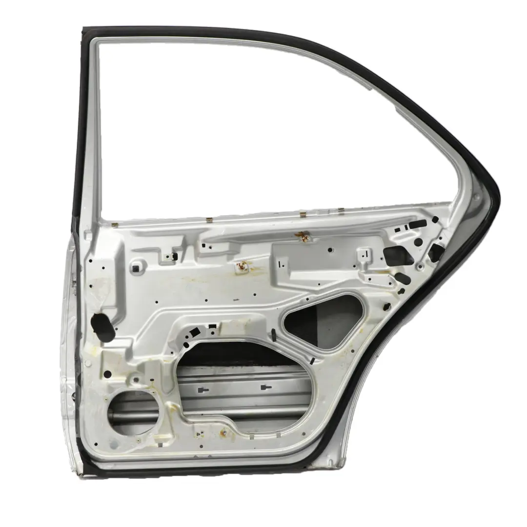 Porta posteriore destra Argento brillante metallizzato - 744 per Mercedes W210 con numero di parte A2107302405 Mercedes W210 Porta posteriore destra Argento brillante metallizzato - 744 - SKU A2107302405-BRS - Numero di parte A2107302405