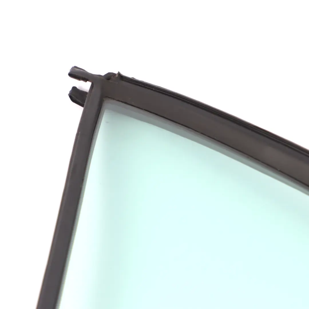 Vitre Triangulaire Arrière Gauche AS2 pour Mercedes W210 à propos du numéro de pièce A2107350109 Mercedes W210 Vitre Triangulaire Arrière Gauche AS2 - SKU A2107350109 - Numéro de pièce A2107350109