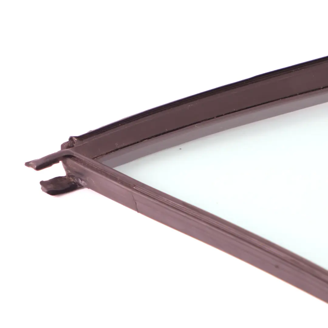 Vitre Triangulaire Arrière Gauche AS2 pour Mercedes W210 à propos du numéro de pièce A2107350109 Mercedes W210 Vitre Triangulaire Arrière Gauche AS2 - SKU A2107350109 - Numéro de pièce A2107350109