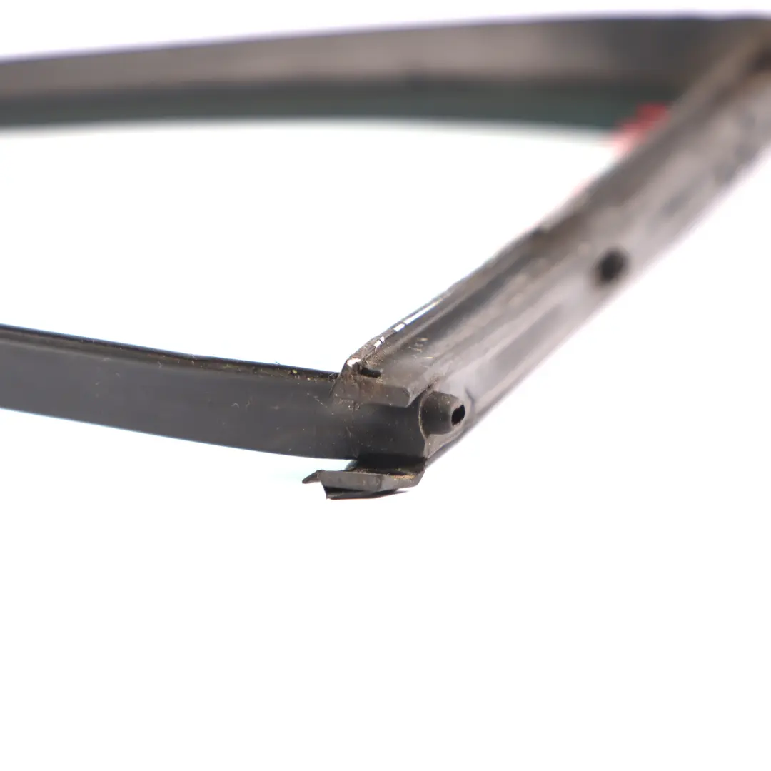 Posteriore Sinistro Triangolare Vetro Finestra AS2 per Mercedes W210 con numero di parte A2107350109 Mercedes W210 Posteriore Sinistro Triangolare Vetro Finestra AS2 - SKU A2107350109 - Numero di parte A2107350109