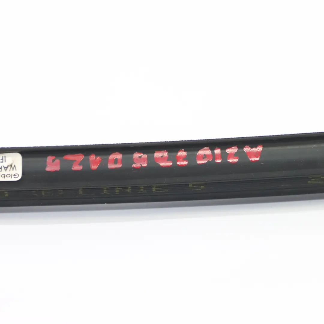 Mercedes W210 Porta posteriore sinistra Finestra Guida Guarnizione - SKU A2107350125 - Numero di parte A2107350125