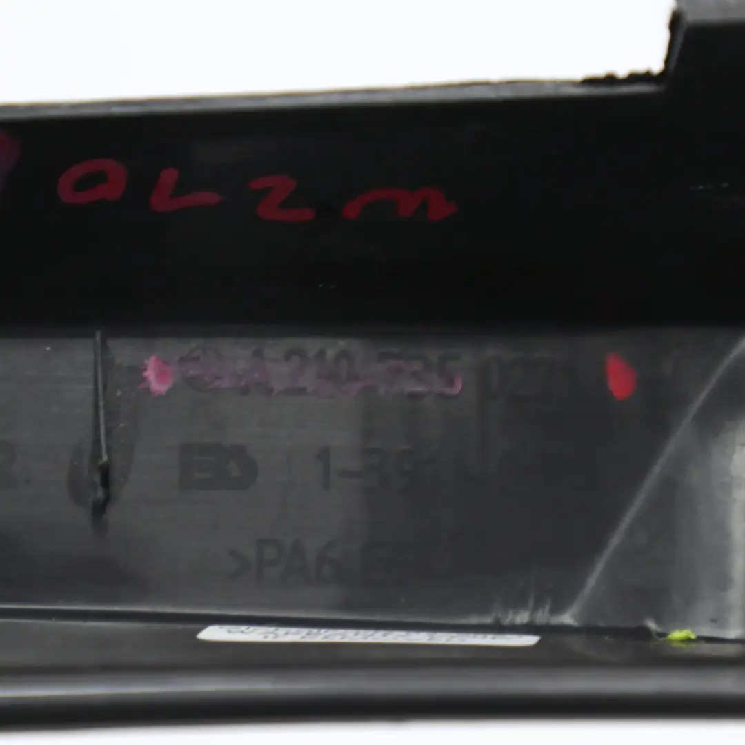 ventana puerta trasera derecha Recorte Tira para Mercedes W210 Marco con número de pieza A2107350271 Mercedes W210 Marco ventana puerta trasera derecha Recorte Tira - SKU A2107350271 - Número de pieza A2107350271