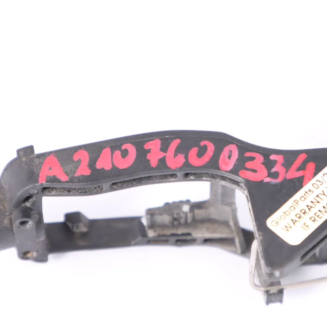 Base maniglia porta Mercedes W202 W210 posteriore sinistra staffa per con numero di parte A2107600334 Base maniglia porta Mercedes W202 W210 posteriore sinistra staffa - SKU A2107600334 - Numero di parte A2107600334