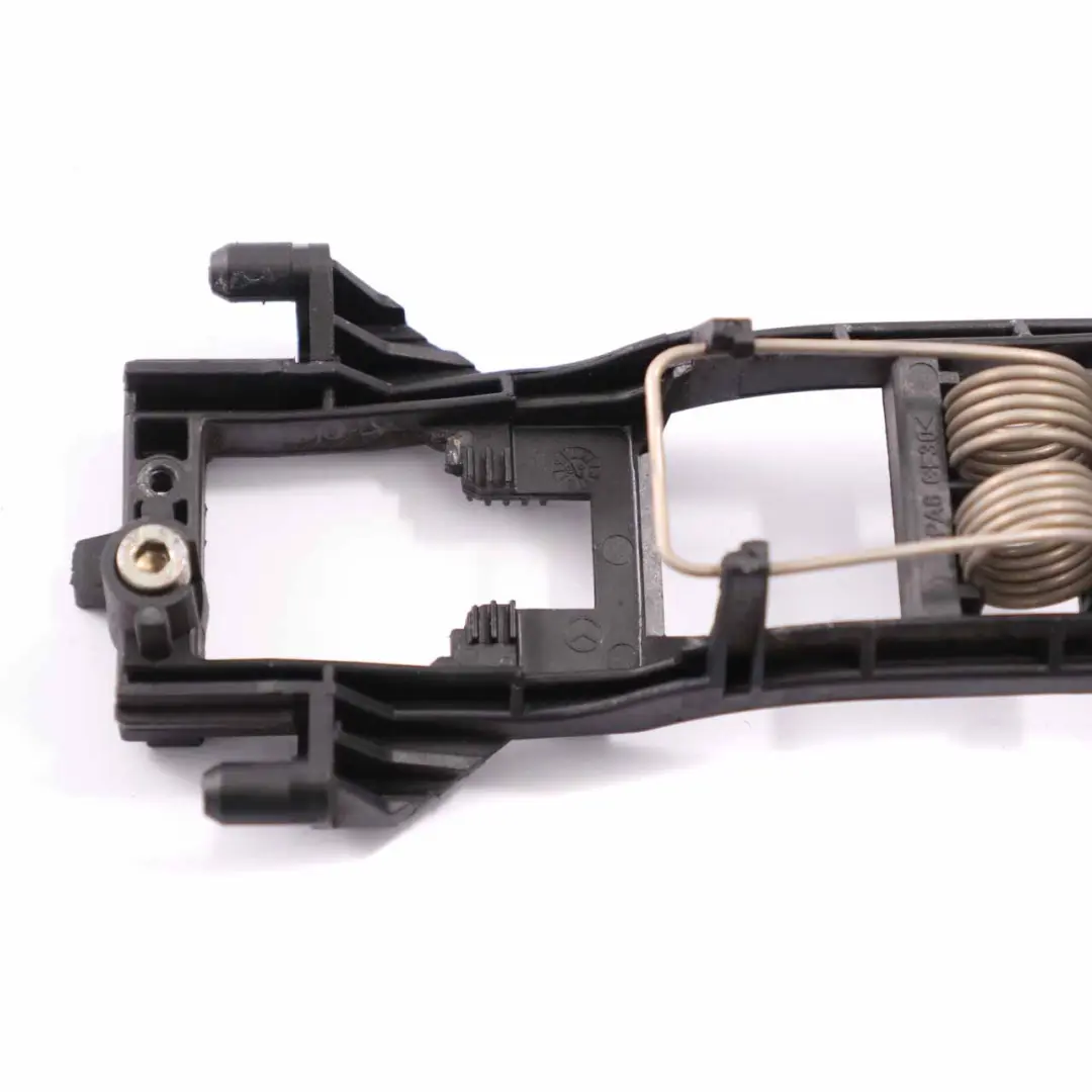 Base poignée porte Mercedes R170 W210 Avant Gauche Droite Support pour à propos du numéro de pièce A2107600534 Base poignée porte Mercedes R170 W210 Avant Gauche Droite Support - SKU A2107600534 - Numéro de pièce A2107600534