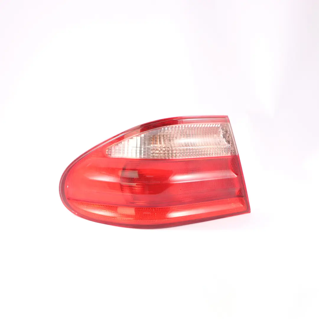 Feu arrière gauche Lamp Panneau latéral pour Mercedes W210 Saloon à propos du numéro de pièce A2108203364 Mercedes W210 Saloon Feu arrière gauche Lamp Panneau latéral - SKU A2108203364 - Numéro de pièce A2108203364