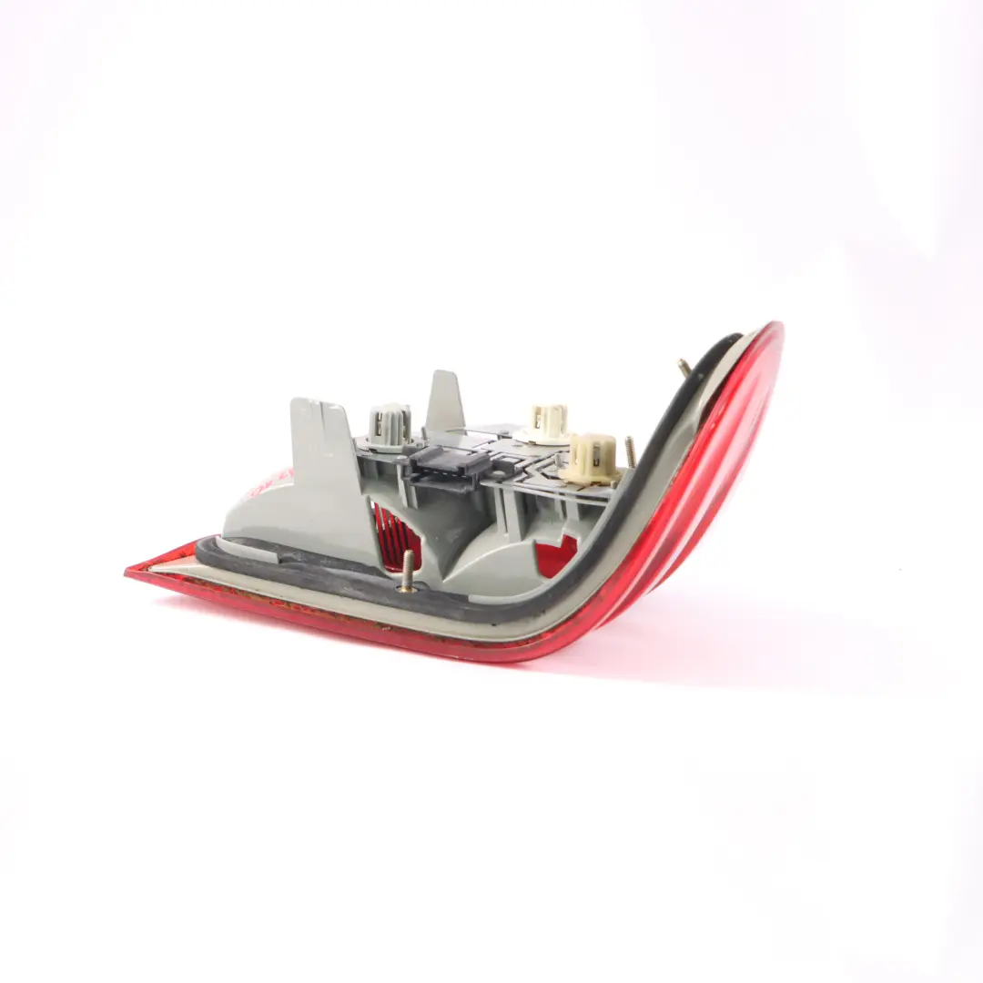 Fanale posteriore sinistro laterale per Mercedes W210 Berlina con numero di parte A2108203364 Mercedes W210 Berlina Fanale posteriore sinistro laterale - SKU A2108203364 - Numero di parte A2108203364