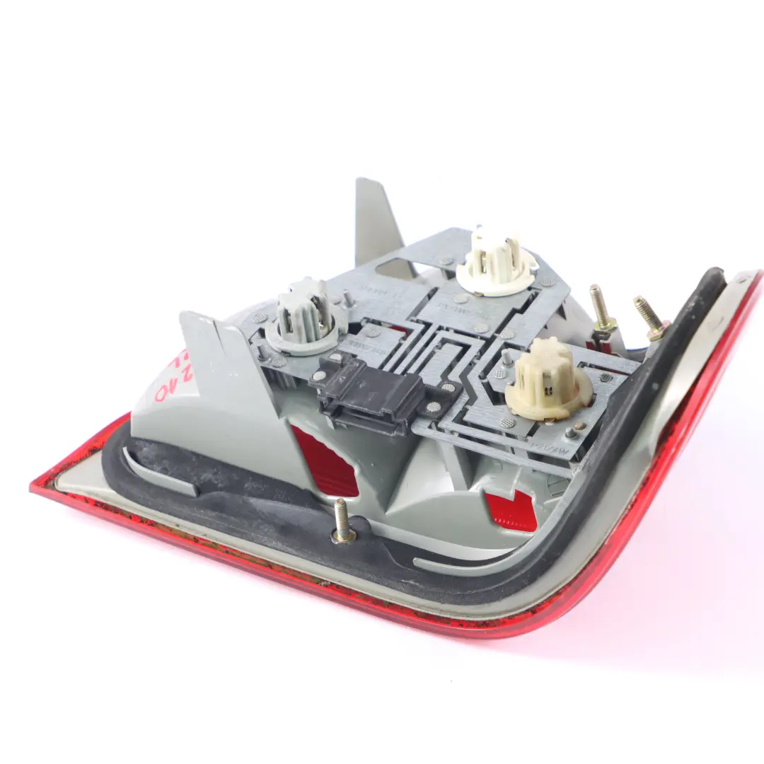 Luz Trasera Izquierda lateral piloto trasero para Mercedes W210 Berlina con número de pieza A2108203364 Mercedes W210 Berlina Luz Trasera Izquierda lateral piloto trasero - SKU A2108203364 - Número de pieza A2108203364