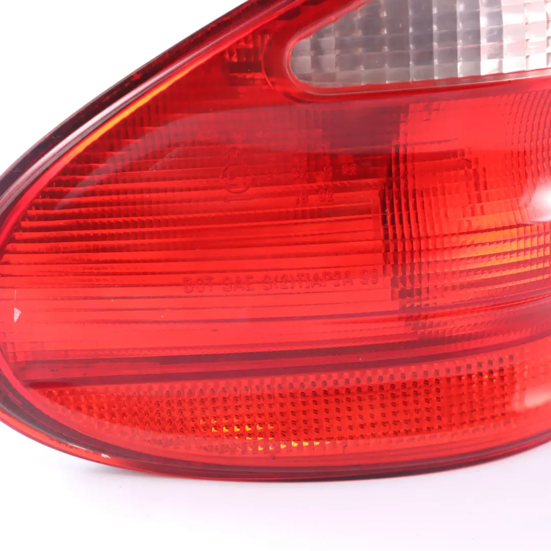 Luz Trasera Izquierda lateral piloto trasero para Mercedes W210 Berlina con número de pieza A2108203364 Mercedes W210 Berlina Luz Trasera Izquierda lateral piloto trasero - SKU A2108203364 - Número de pieza A2108203364