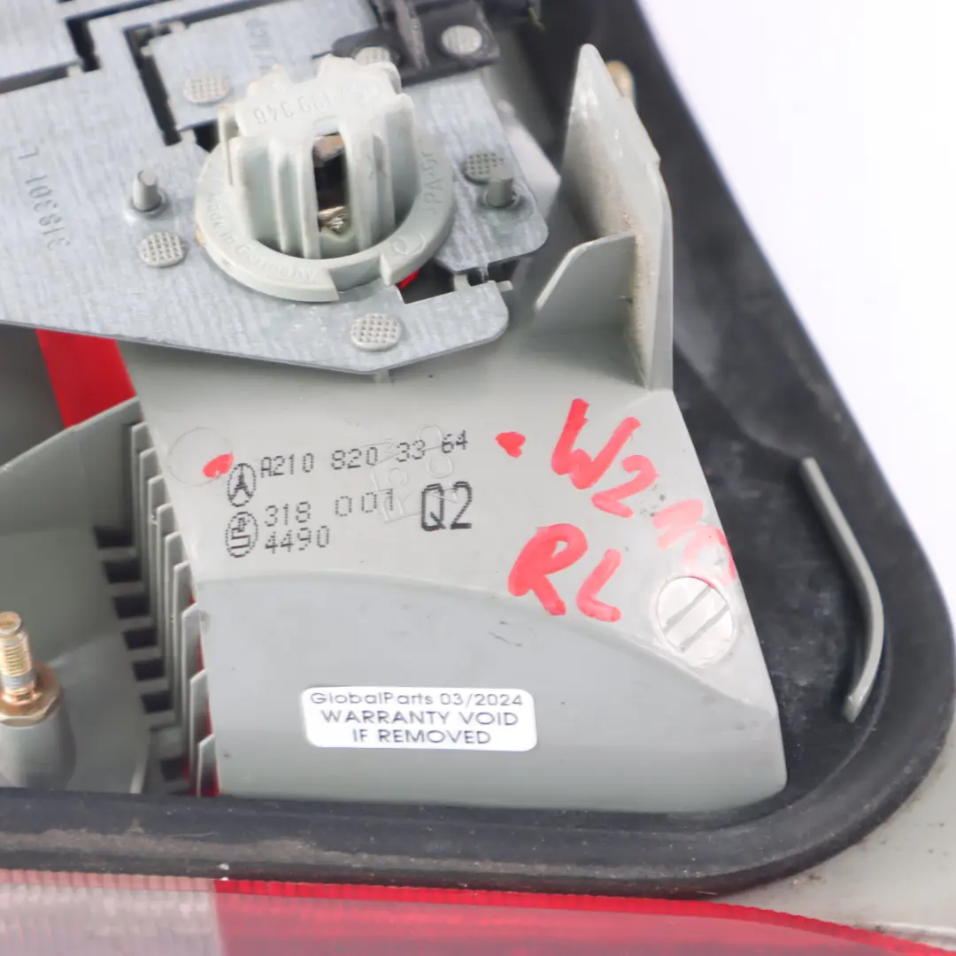 Luz Trasera Izquierda lateral piloto trasero para Mercedes W210 Berlina con número de pieza A2108203364 Mercedes W210 Berlina Luz Trasera Izquierda lateral piloto trasero - SKU A2108203364 - Número de pieza A2108203364