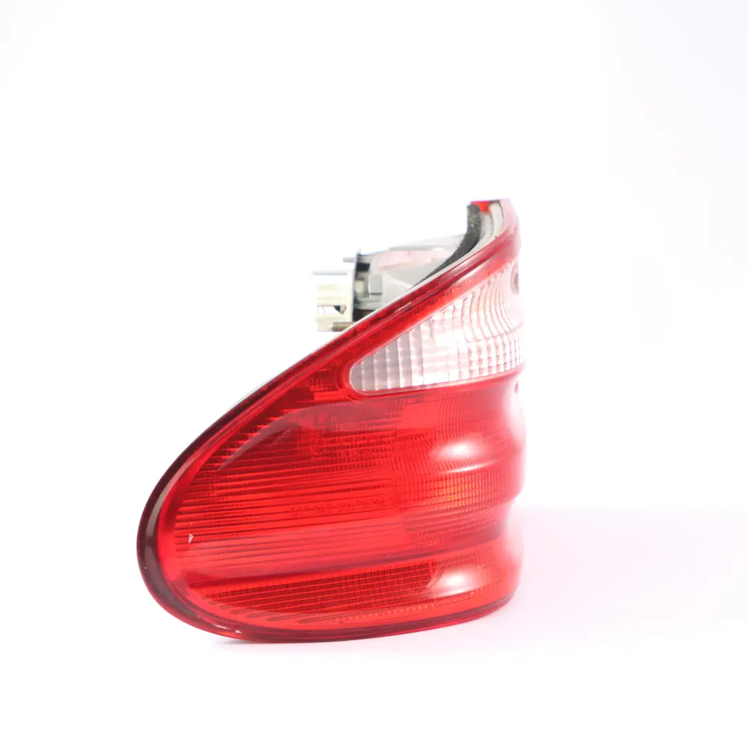 Luz Trasera Izquierda lateral piloto trasero para Mercedes W210 Berlina con número de pieza A2108203364 Mercedes W210 Berlina Luz Trasera Izquierda lateral piloto trasero - SKU A2108203364 - Número de pieza A2108203364