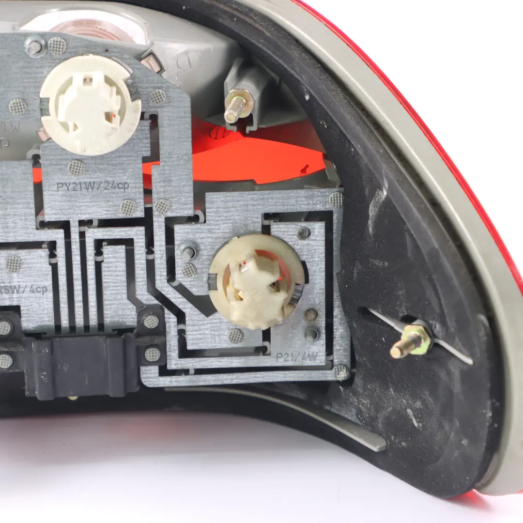 Mercedes W210 Saloon Feu arrière gauche Lamp Panneau latéral - SKU A2108203364 - Numéro de pièce A2108203364
