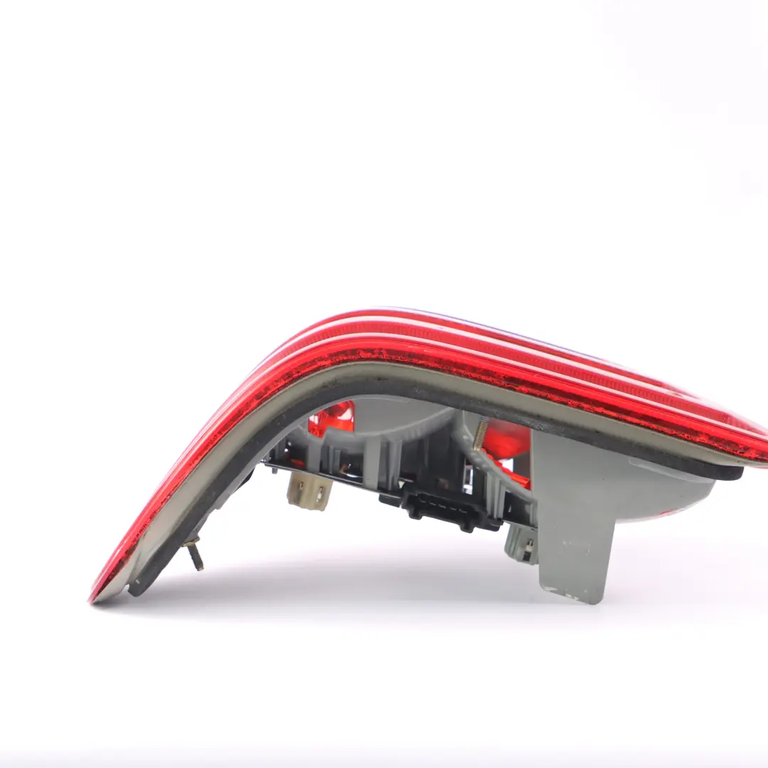Mercedes W210 Saloon Feu arrière gauche Lamp Panneau latéral - SKU A2108203364 - Numéro de pièce A2108203364