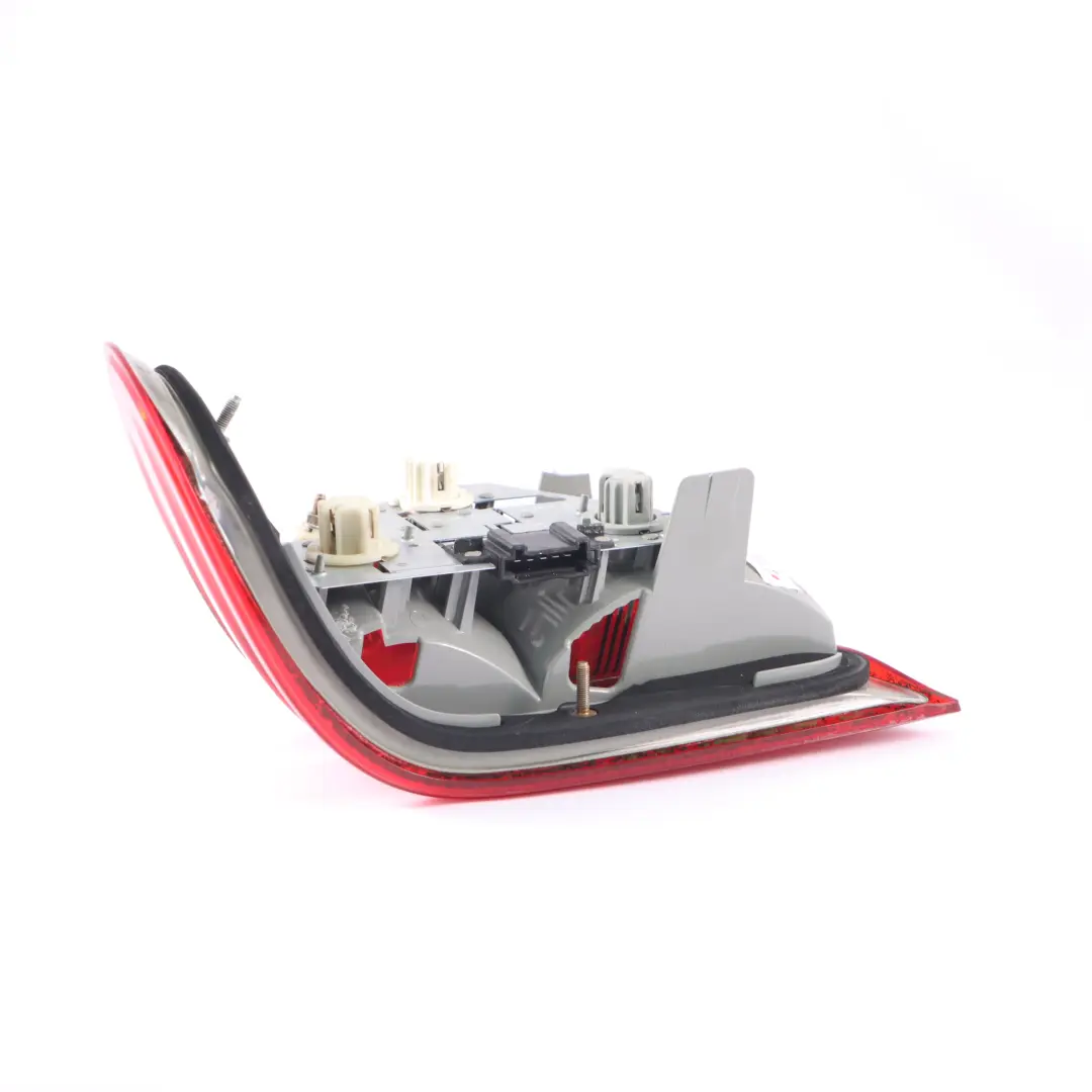 Fanale posteriore destro laterale per Mercedes W210 Berlina con numero di parte A2108203464 Mercedes W210 Berlina Fanale posteriore destro laterale - SKU A2108203464 - Numero di parte A2108203464