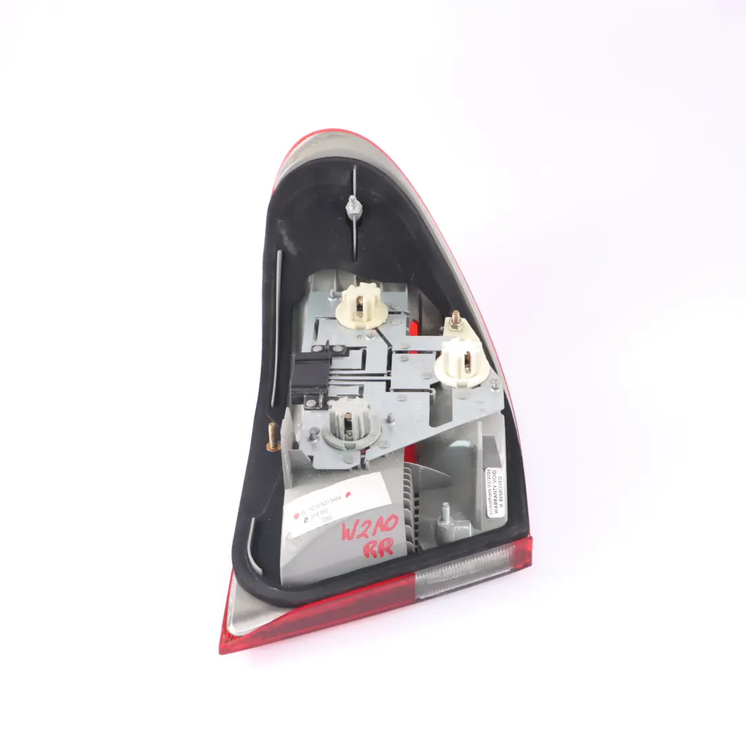 Feu arrière droit Panneau latéral feu arrière pour Mercedes W210 Saloon à propos du numéro de pièce A2108203464 Mercedes W210 Saloon Feu arrière droit Panneau latéral feu arrière - SKU A2108203464 - Numéro de pièce A2108203464