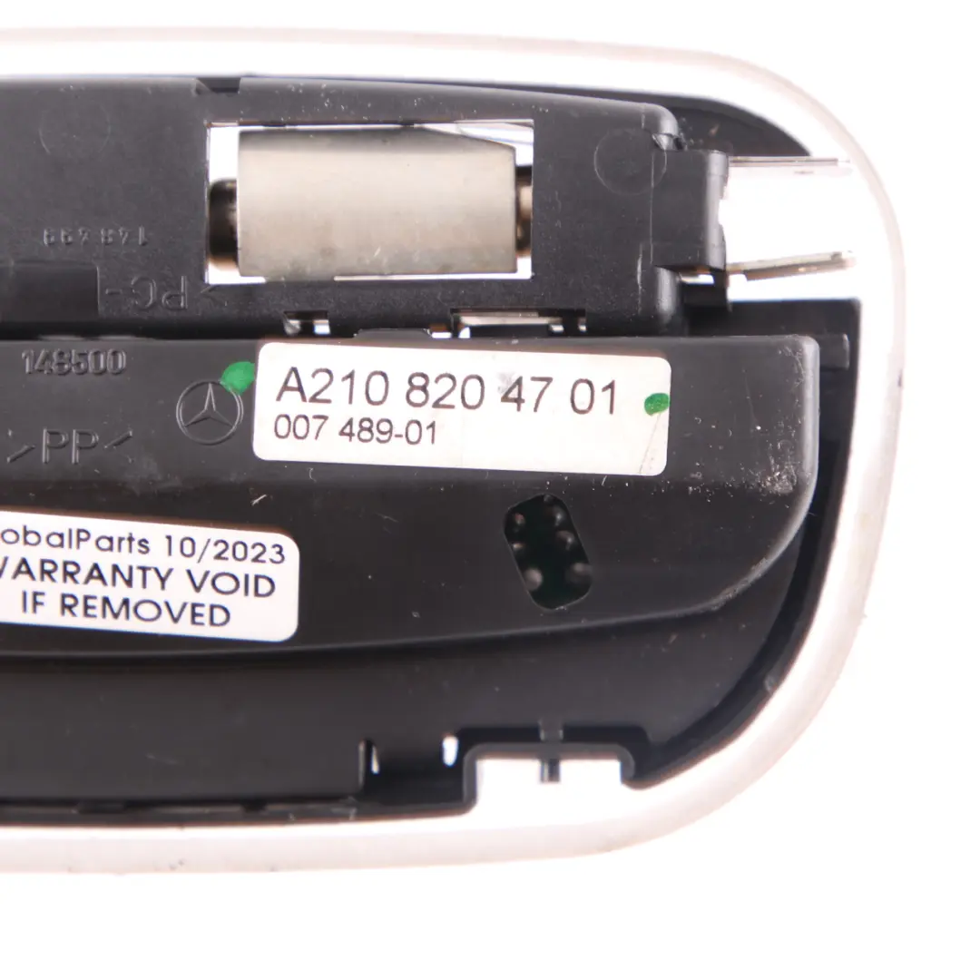 Lampe toit arrière Capteur stationnement PDC pour Mercedes CLK C209 à propos du numéro de pièce A2108204701 Mercedes CLK C209 Lampe toit arrière Capteur stationnement PDC - SKU A2108204701 - Numéro de pièce A2108204701