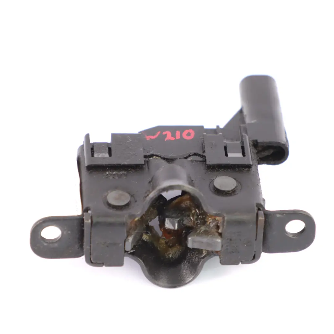 Verrouillage capot Mercedes R170 W210 Loquet verrouillage moteur pour à propos du numéro de pièce A2108204710 Verrouillage capot Mercedes R170 W210 Loquet verrouillage moteur - SKU A2108204710 - Numéro de pièce A2108204710