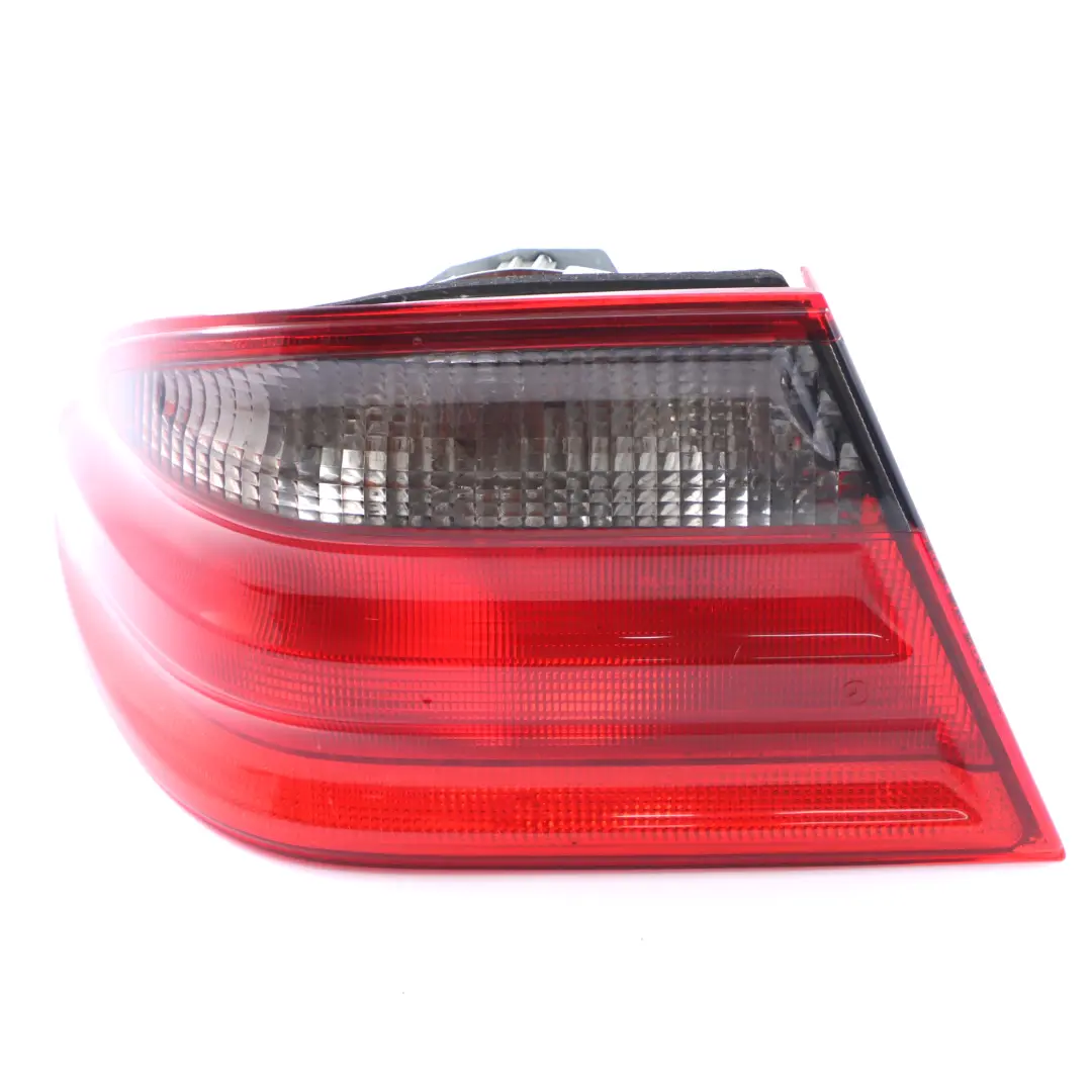 Feu arrière gauche pour Mercedes W210 à propos du numéro de pièce A2108208164 Mercedes W210 Feu arrière gauche - SKU A2108208164 - Numéro de pièce A2108208164