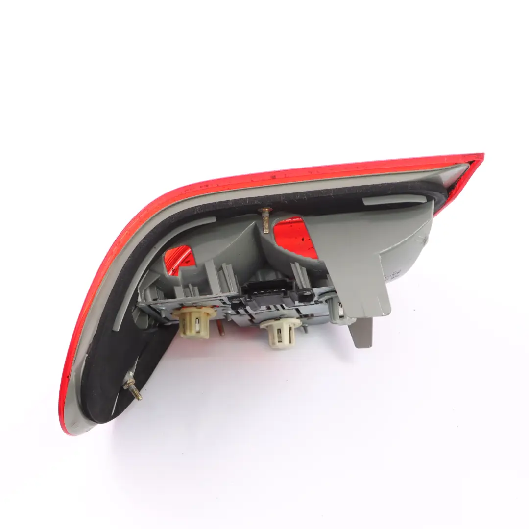 Feu arrière gauche pour Mercedes W210 à propos du numéro de pièce A2108208164 Mercedes W210 Feu arrière gauche - SKU A2108208164 - Numéro de pièce A2108208164