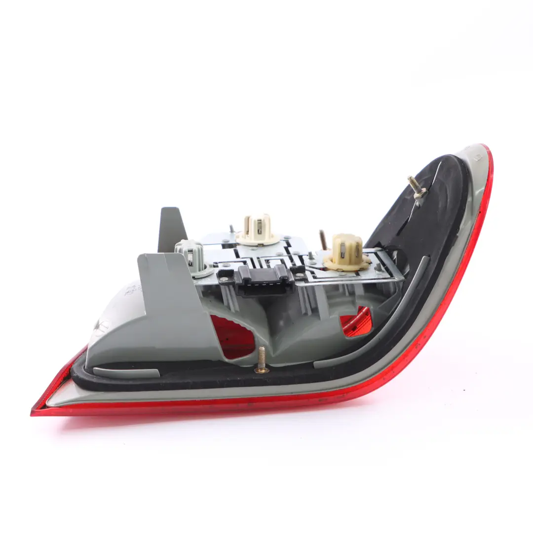 Feu arrière gauche pour Mercedes W210 à propos du numéro de pièce A2108208164 Mercedes W210 Feu arrière gauche - SKU A2108208164 - Numéro de pièce A2108208164