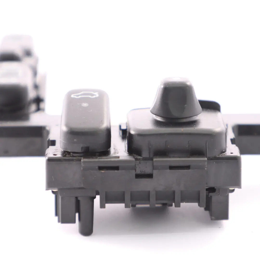 Consola Central Ventanas Inferiores Espejo Panel Interruptor para Mercedes W210 con número de pieza A2108211051 Mercedes W210 Consola Central Ventanas Inferiores Espejo Panel Interruptor - SKU A2108211051 - Número de pieza A2108211051