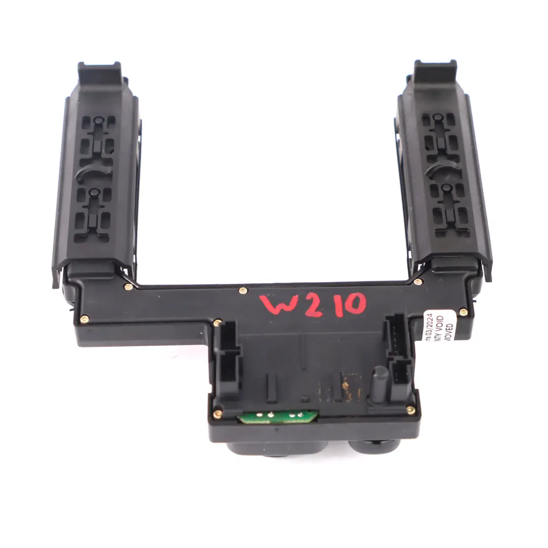 Pannello interruttori Mercedes W202 W210 Pulsante controllo finestra per con numero di parte A2108213951 Pannello interruttori Mercedes W202 W210 Pulsante controllo finestra - SKU A2108213951 - Numero di parte A2108213951