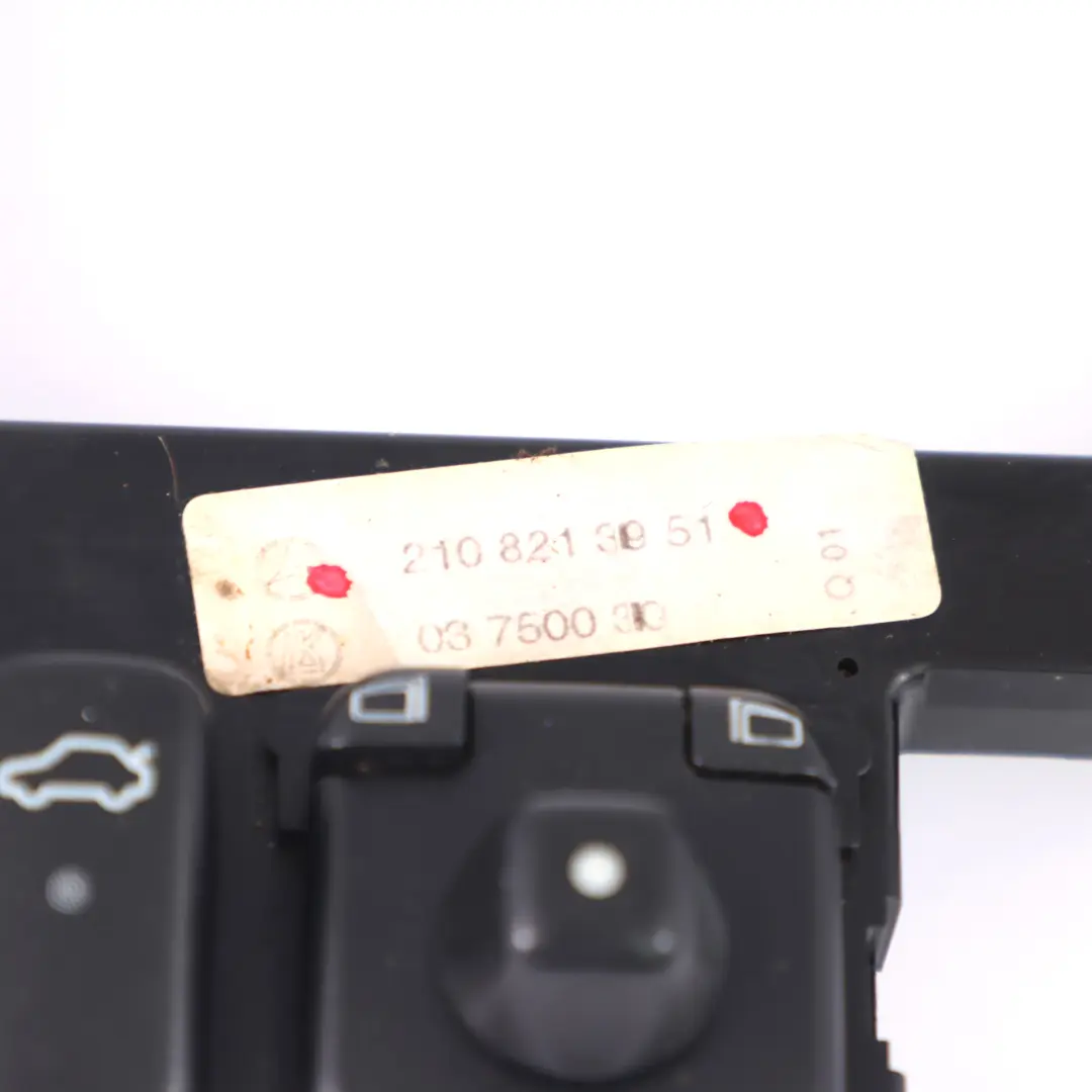 Panel interruptores Mercedes W202 W210 Botón control ventanas para con número de pieza A2108213951 Panel interruptores Mercedes W202 W210 Botón control ventanas - SKU A2108213951 - Número de pieza A2108213951