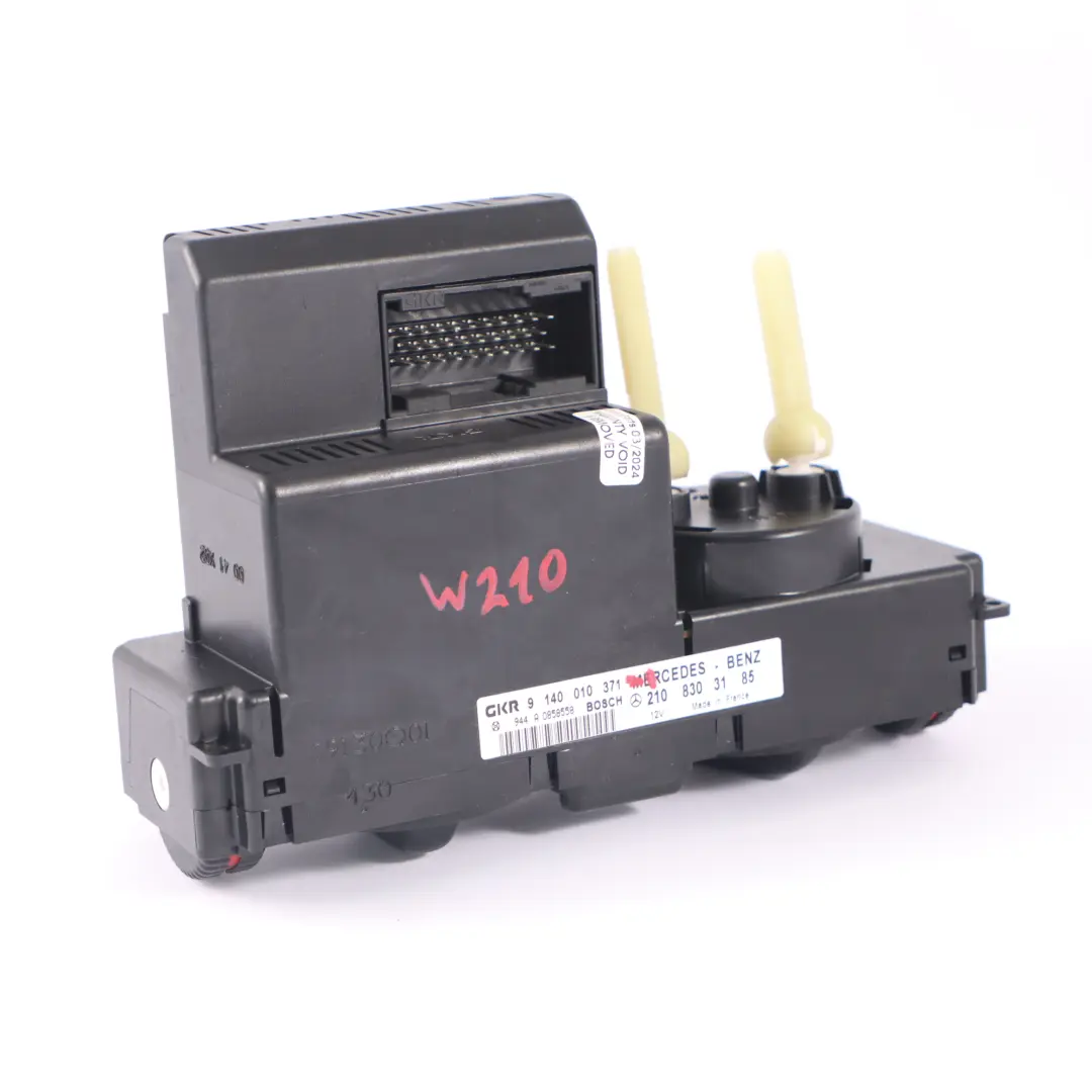 Pannello di controllo dell'unità d'aria per Mercedes W202 W210 con numero di parte A2108303185 Mercedes W202 W210 Pannello di controllo dell'unità d'aria - SKU A2108303185-1 - Numero di parte A2108303185