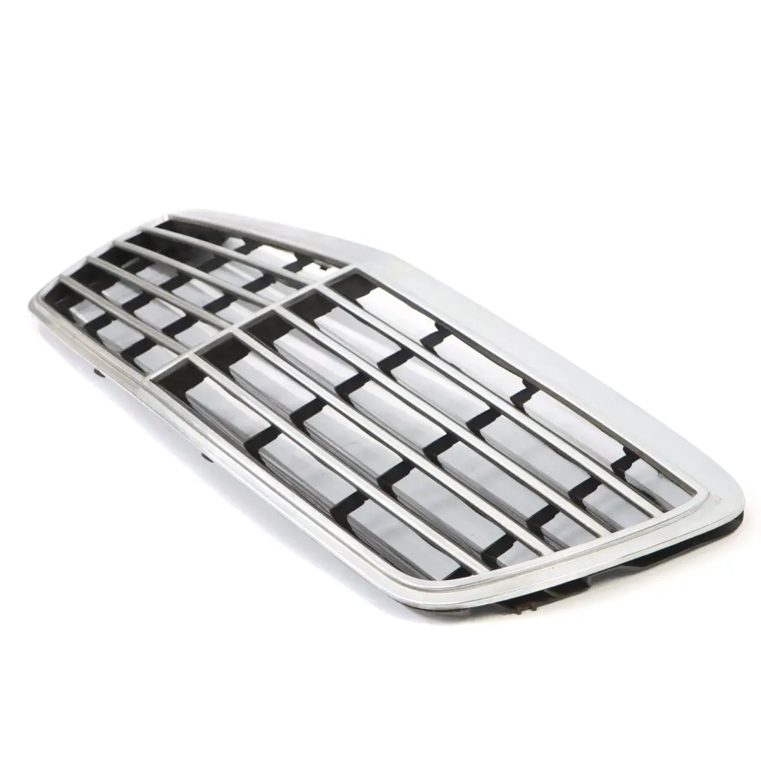 Pare chocs avant Grille de protection centrale chromée pour Mercedes W210 à propos du numéro de pièce A2108800683 Mercedes W210 Pare chocs avant Grille de protection centrale chromée - SKU A2108800683 - Numéro de pièce A2108800683