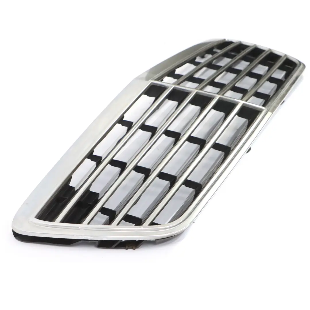 Pare chocs avant Grille de protection centrale chromée pour Mercedes W210 à propos du numéro de pièce A2108800683 Mercedes W210 Pare chocs avant Grille de protection centrale chromée - SKU A2108800683 - Numéro de pièce A2108800683