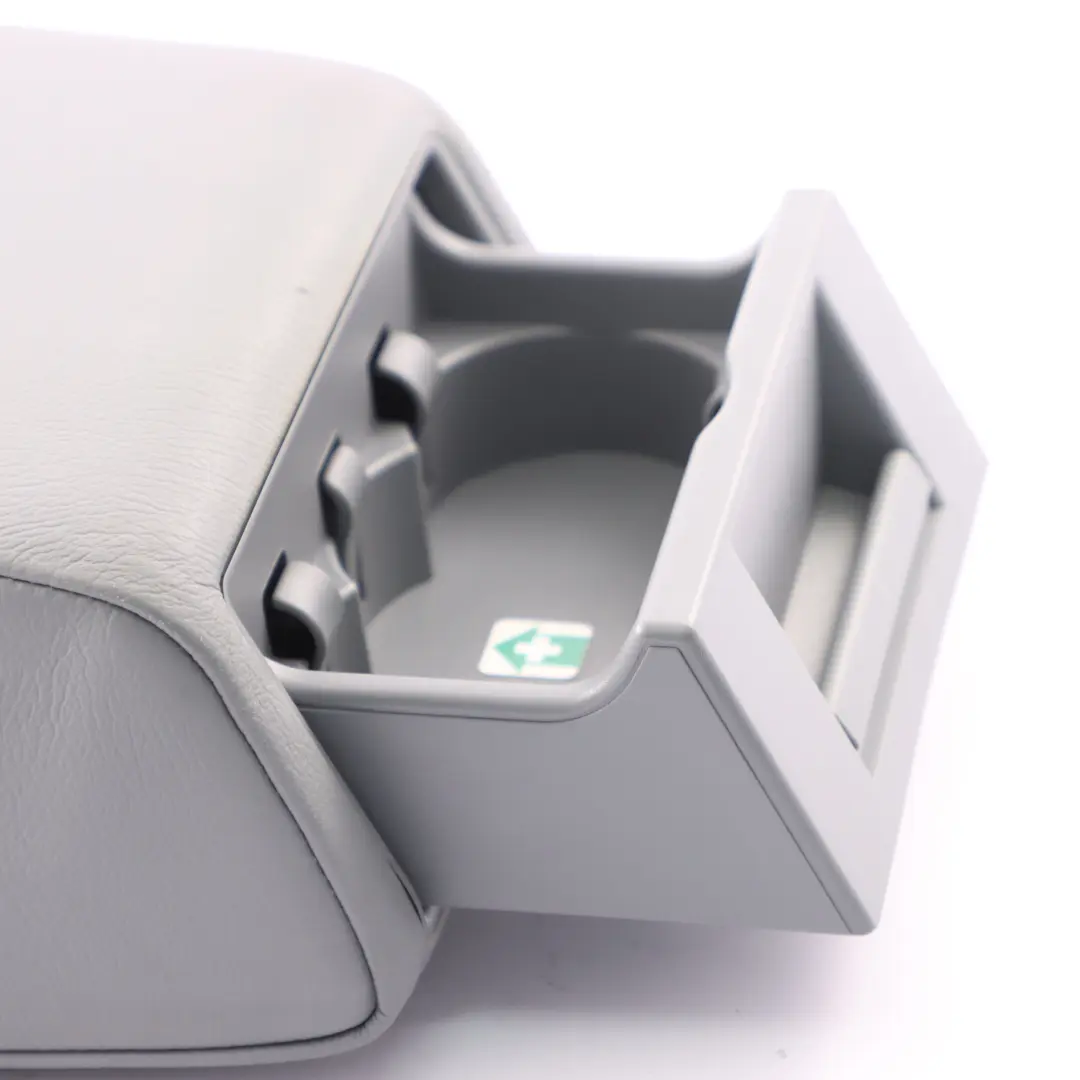 Składany Podłokietnik Kanapy Skórzany Szary do Mercedes W210 o numerze A2109700530 Mercedes W210 Składany Podłokietnik Kanapy Skórzany Szary - SKU A2109700530 - Numer Części A2109700530