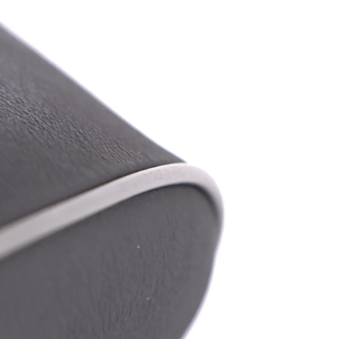 Zagłówek Fotela Kanapy Osłona Zagłówka Tylna Czarna Skóra do Mercedes W210 o numerze A2109704650 Mercedes W210 Zagłówek Fotela Kanapy Osłona Zagłówka Tylna Czarna Skóra - SKU A2109704650 - Numer Części A2109704650