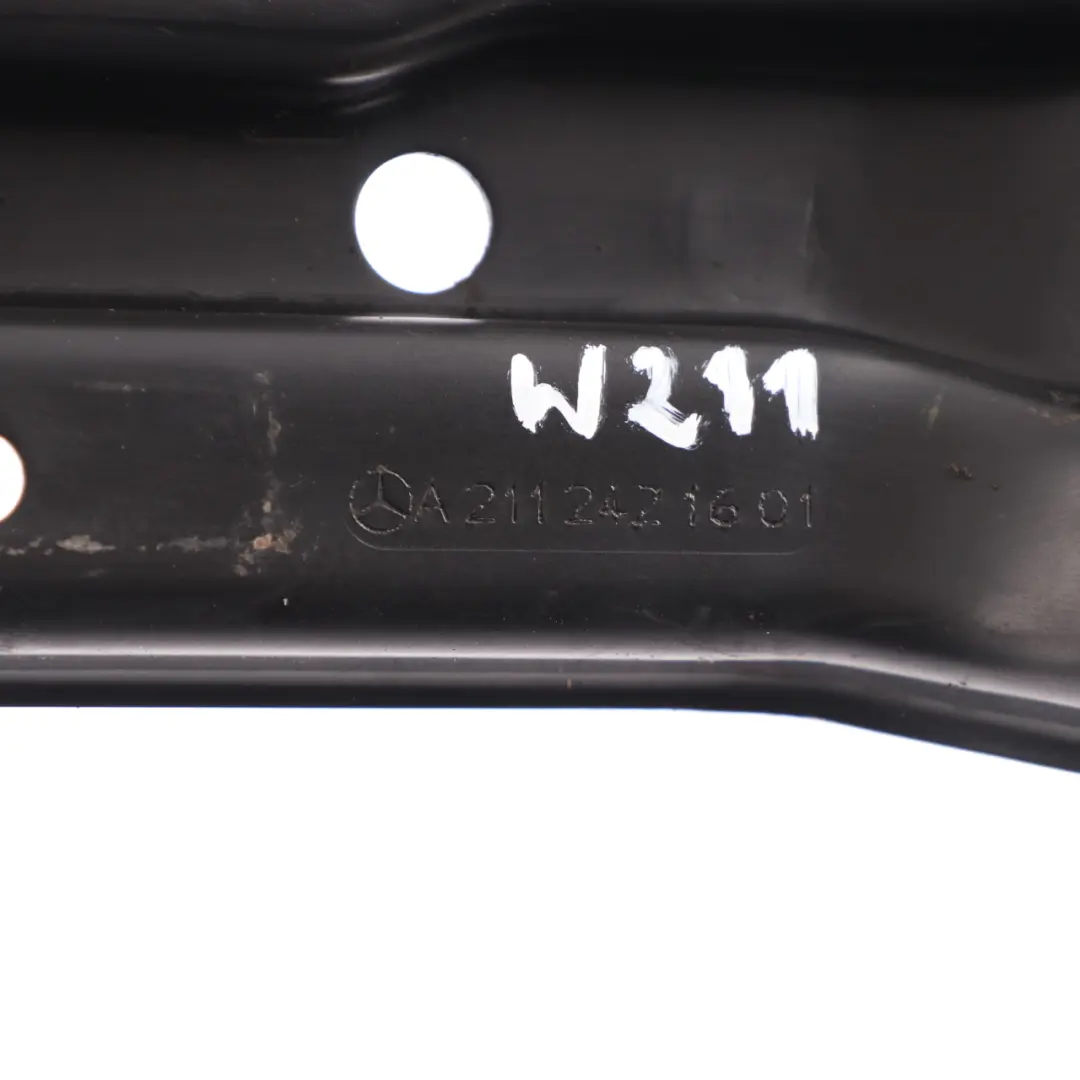 Mercedes W211 Łapa Wspornik Mocowanie Uchwyt Skrzyni - SKU A2112421601 - Numer Części A2112421601