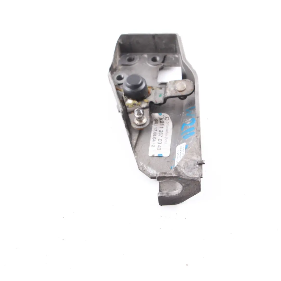 W219 Switching Shifting Mechanism Cable Mount to Mercedes W211 CLS with Part number A2112670340 Mercedes W211 CLS W219 Switching Shifting Mechanism Cable Mount - SKU A2112670340 - Part number A2112670340